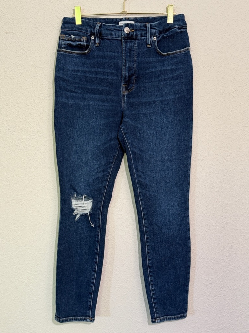 Good American Good Waist Crop with Distressed Knee - 6/28